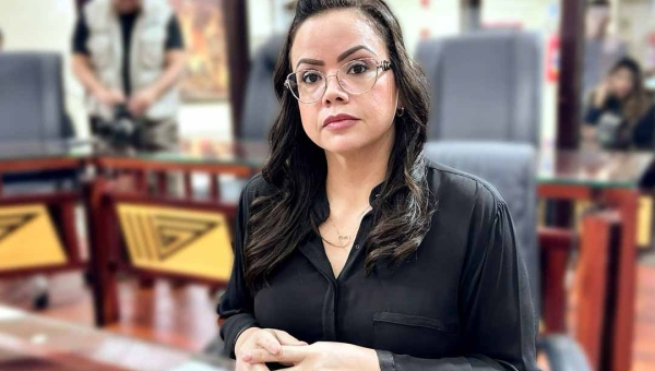 Michelle Melo denuncia a falta de medicamento para pacientes com princípio de infarto na UPA da Cidade do Povo